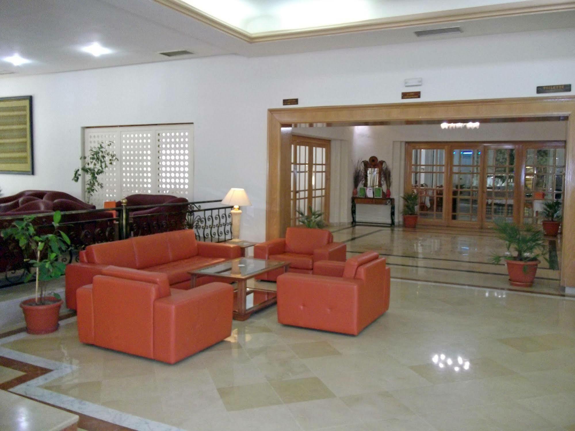 Отель Sun Palm Дуз Экстерьер фото