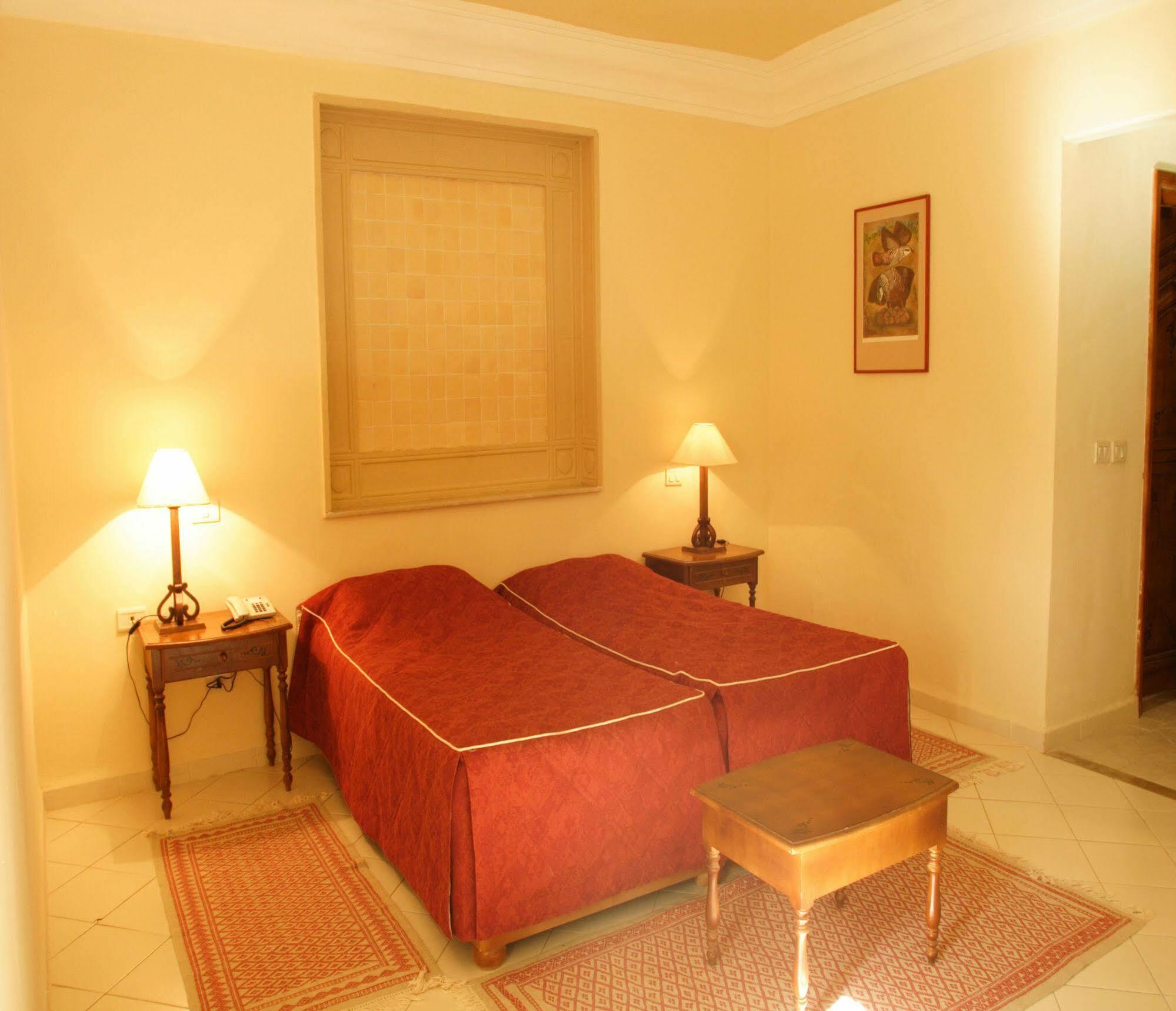 Отель Sun Palm Дуз Экстерьер фото