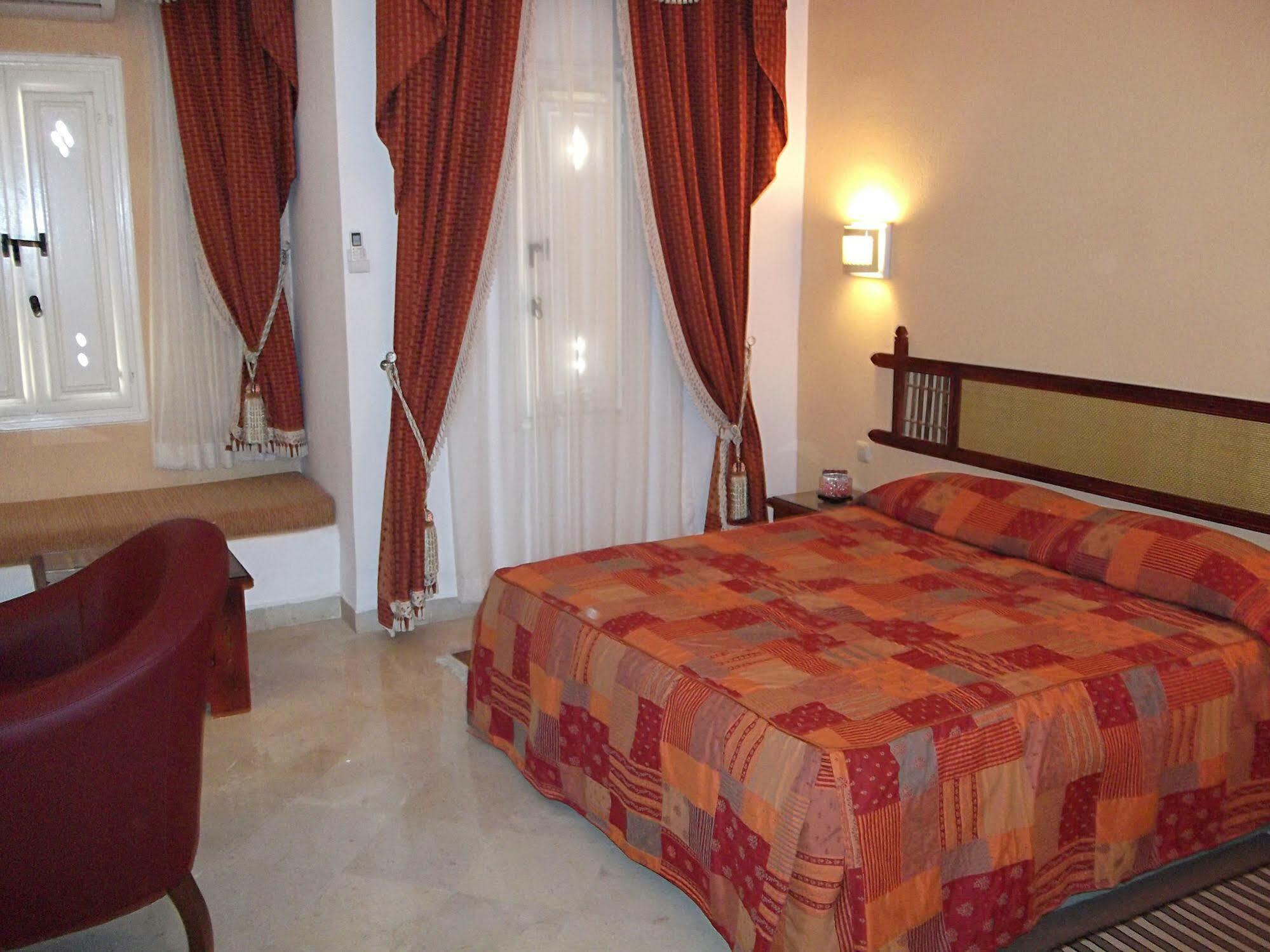 Отель Sun Palm Дуз Экстерьер фото