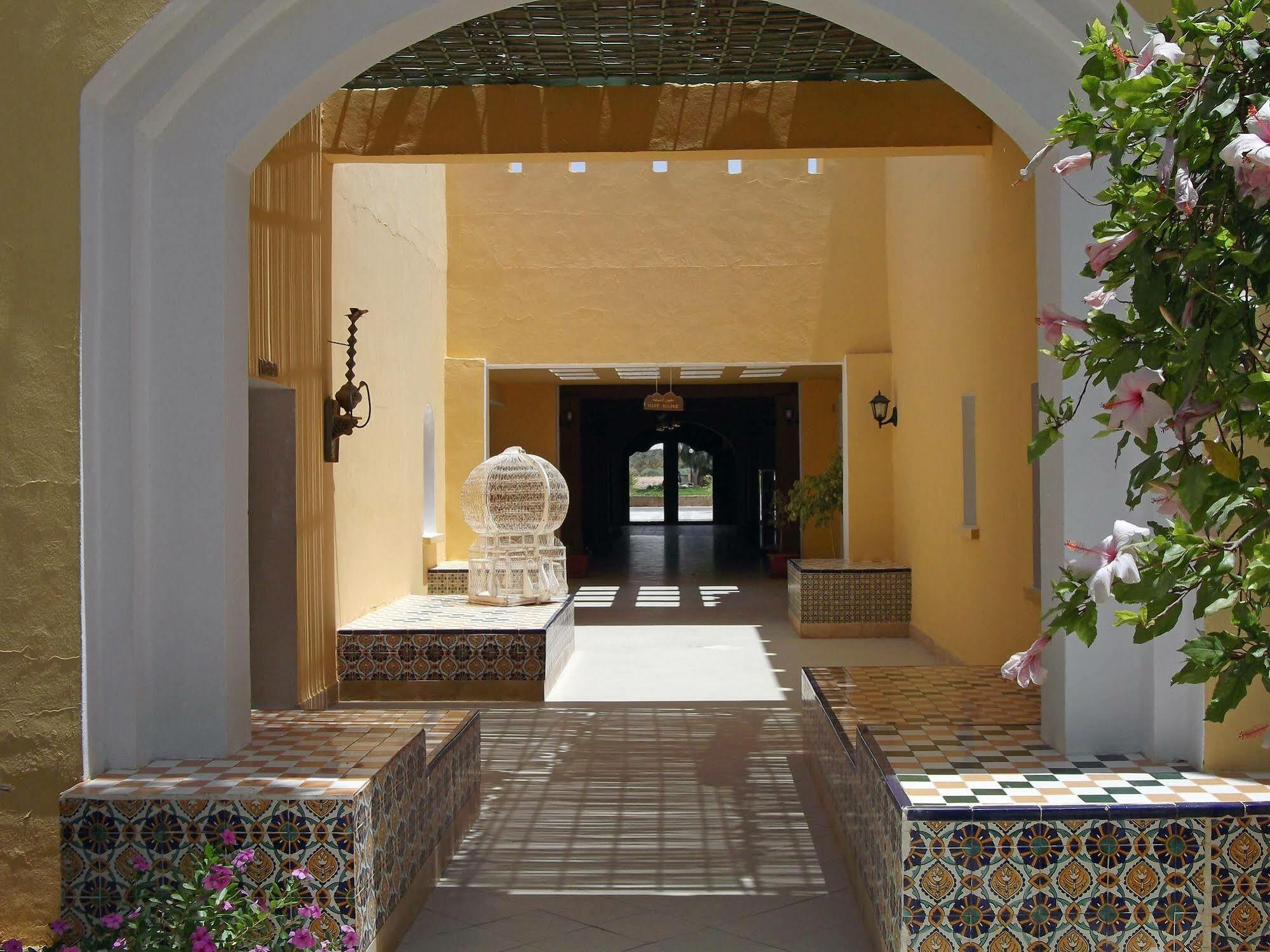 Отель Sun Palm Дуз Экстерьер фото