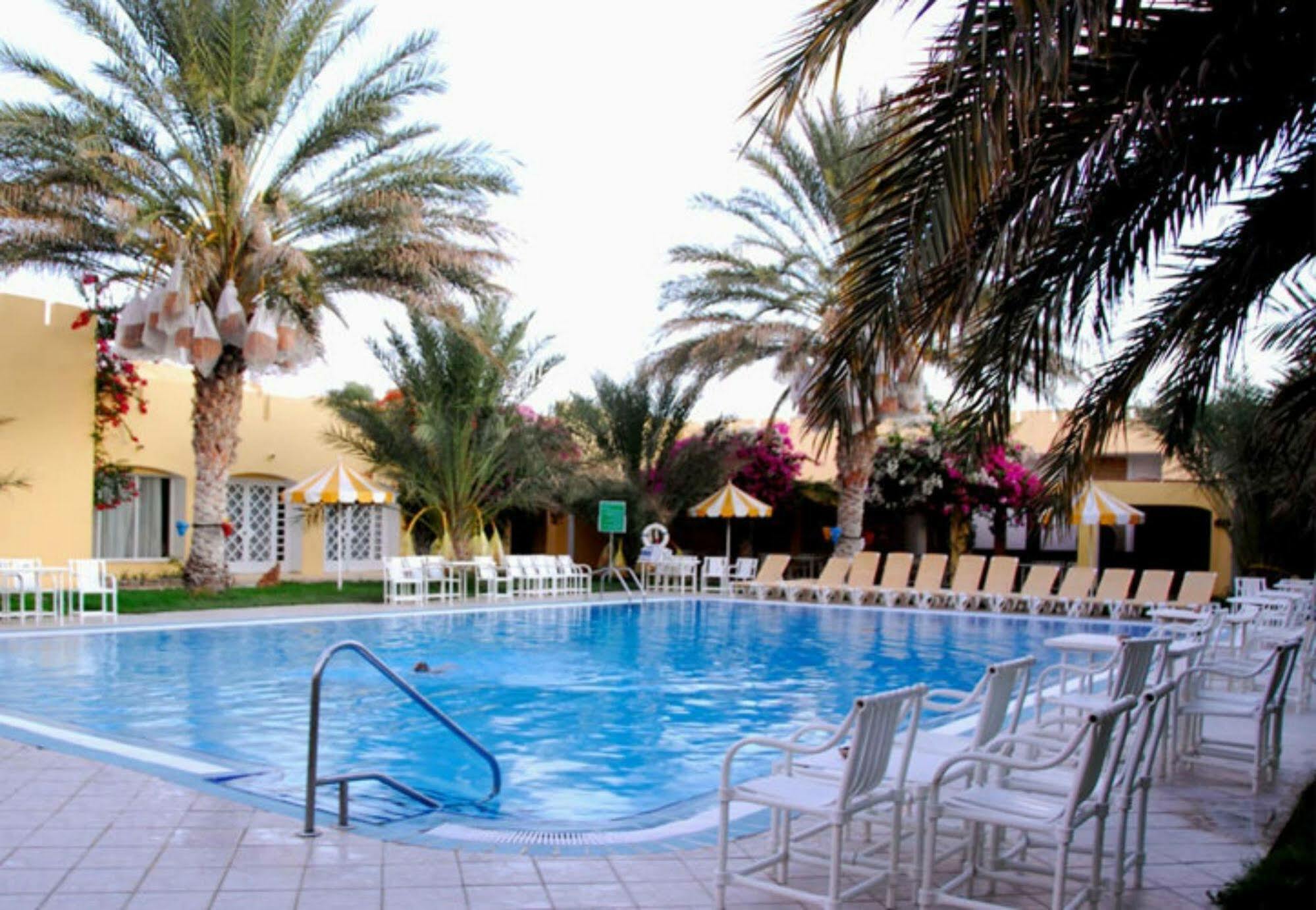 Отель Sun Palm Дуз Экстерьер фото