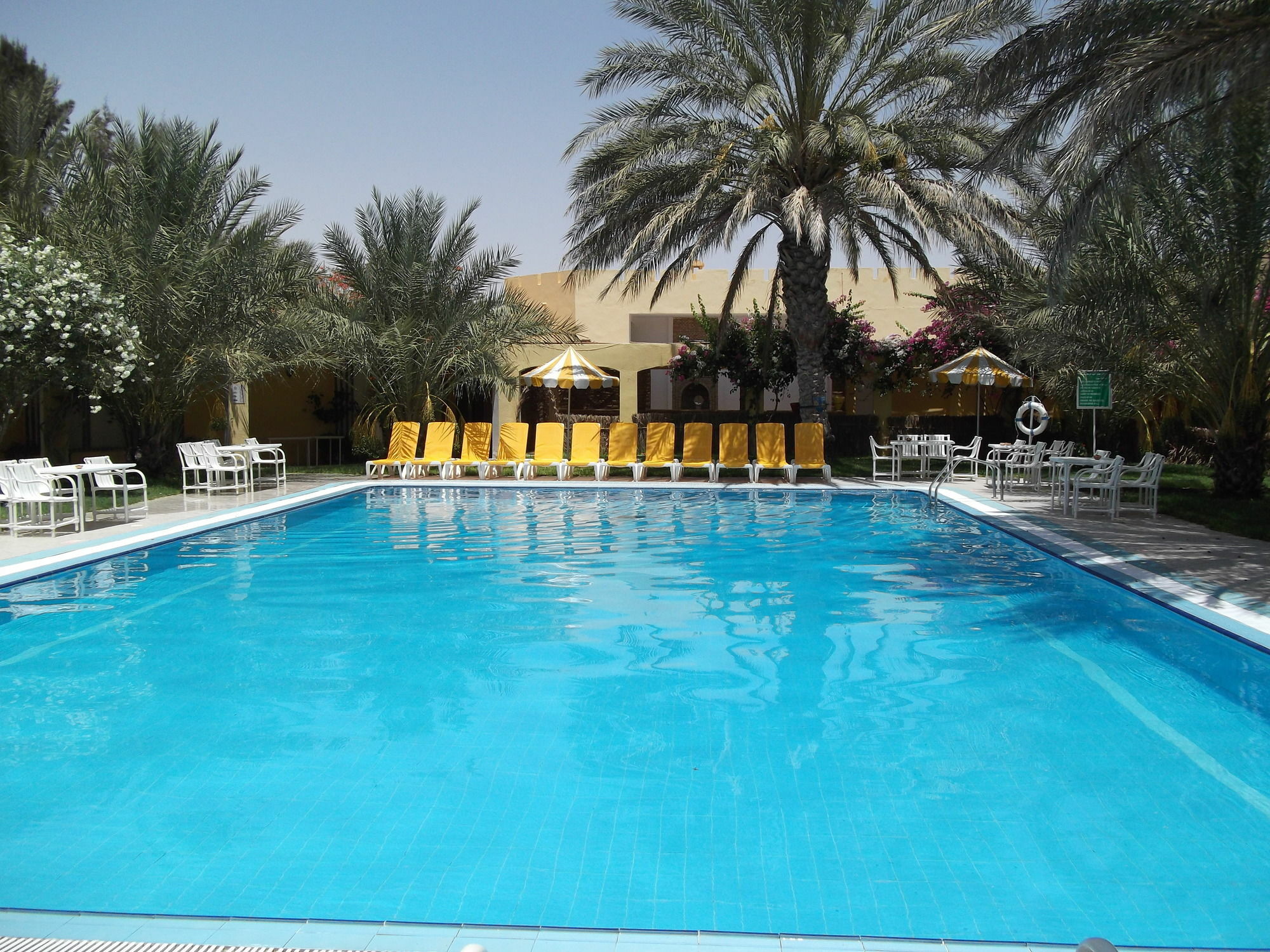 Отель Sun Palm Дуз Экстерьер фото